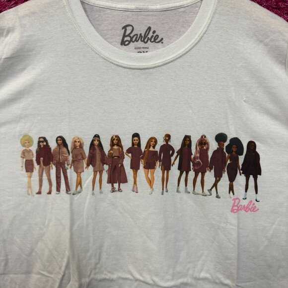 Barbies from around the world T-shirt size 2xl. - Picture 2 of 4